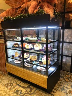 Кондитерская витрина SWEET BL тортики