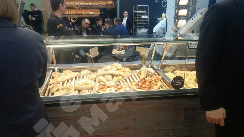 Среднетемпературная холодильная витрина Bistro BM 938